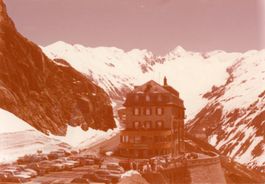Belvédère   VS  FURKA    Hotel und Autos  (Photo)   um 1972