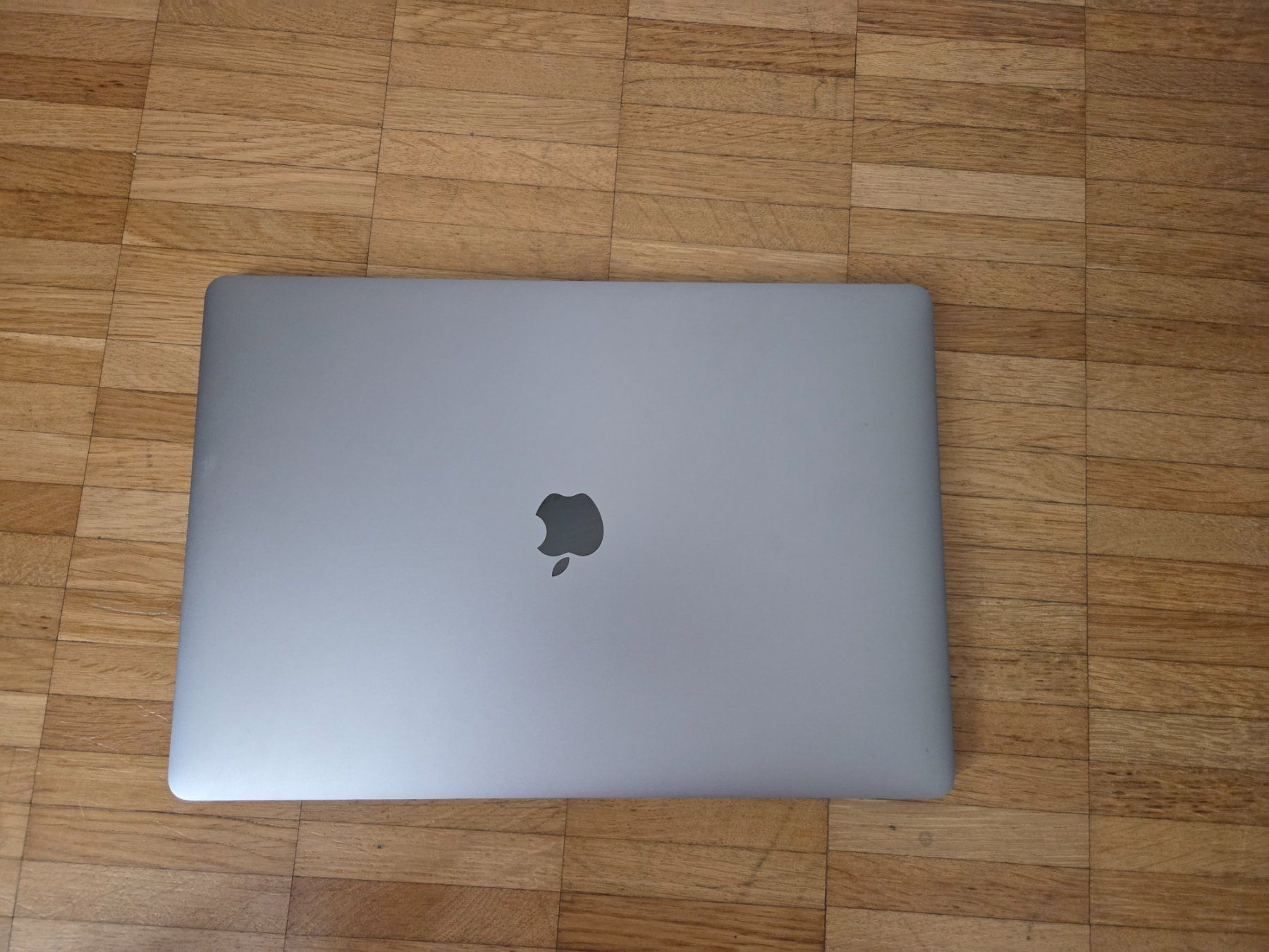 Apple Notebooks: MacBook Pro 15" 2018 i9 32GB 2TB + Original Box & Ladegerät – Gebraucht aus Zürich von dmitrym 3