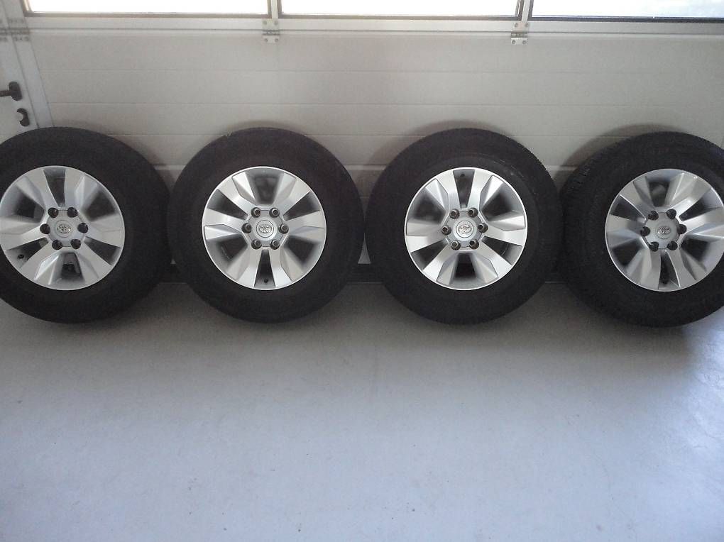 Pneumatici & Ruote complete: Toyota Hilux Alufelgen 17" – Usato da Andwil SG venduto da club1967