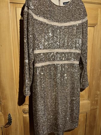 Marc Cain Pailletten Kleid, Grösse 40, festlich & elegant