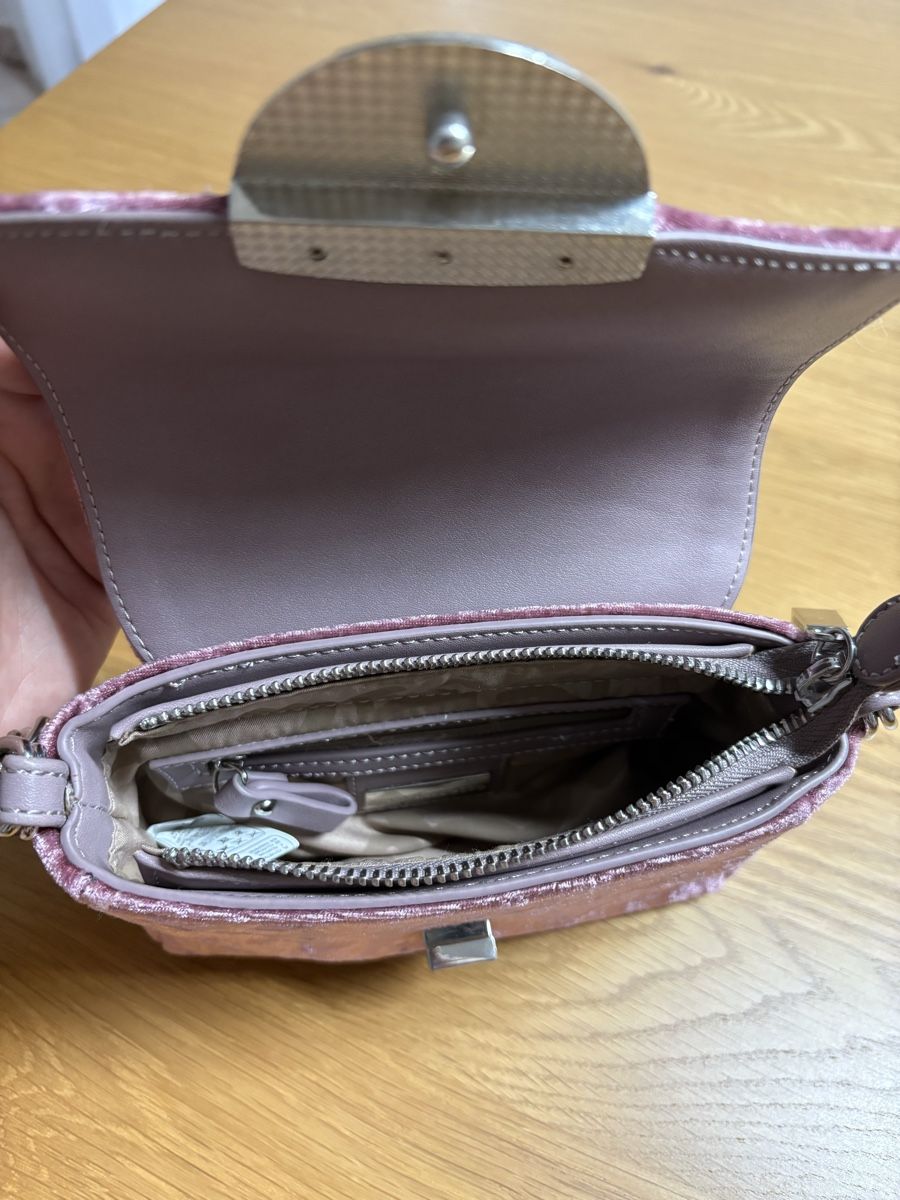 Autres vêtements & accessoires: borsetta rosa in velluto “Roccobarocco con catena – D'occasion à S. Antonino par LIKA91 2