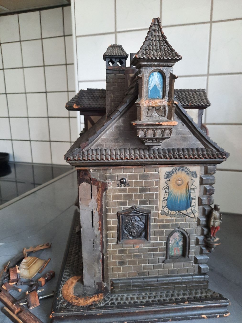 Casette per bambini: BRIENZ, ANTIQUITÉ, À RESTAURER – Difettoso da Le Locle venduto da marylise01 3