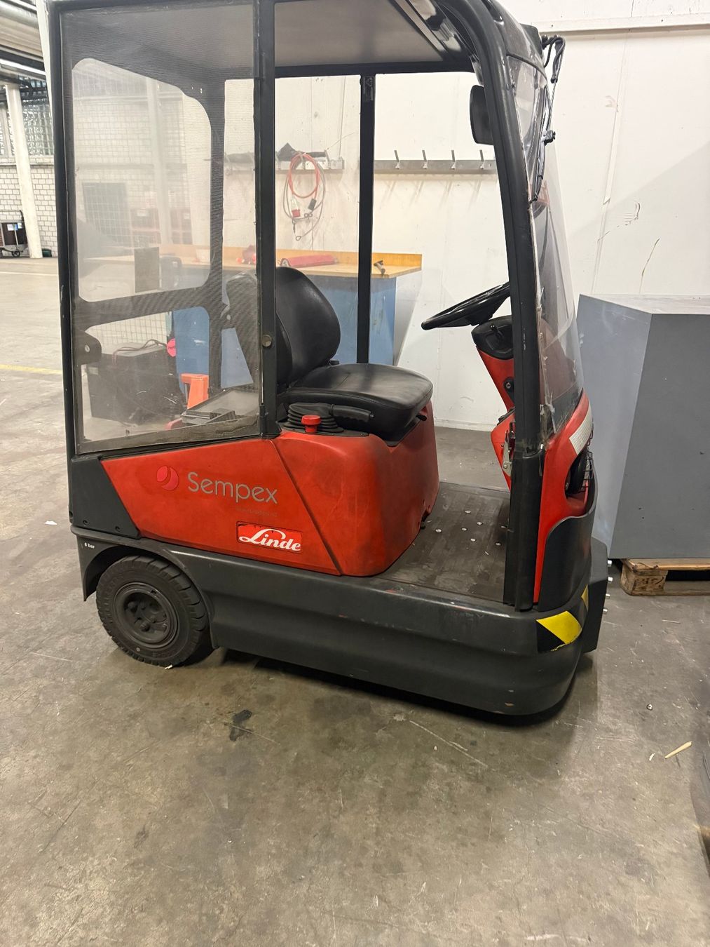 Linde Carrelli elevatori e a forche: Linde P60 Schlepper mit Kabine – Usato da Basel venduto da cfr_2drj