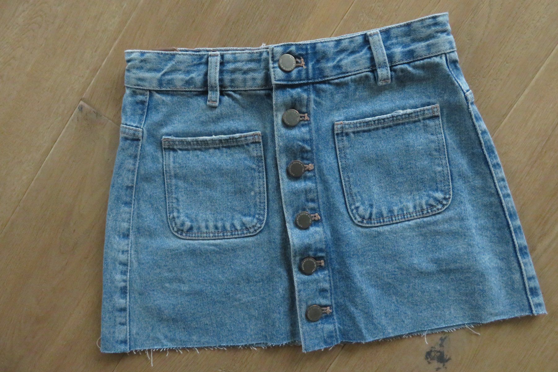 Gonne: TRAFALUC Jeansjupe Mini Grösse 34 – Nuovo (secondo la descrizione) da Wil ZH venduto da Tamagy