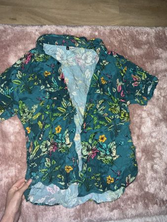 S/M Hemd mit Blumenmuster - Sommer Look, Top Zustand!