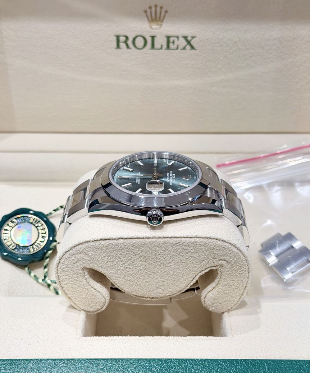 Rolex Uhren: Rolex Datejust 41 Mint-Green – Gebraucht aus Zürich von WATCHROOM 4
