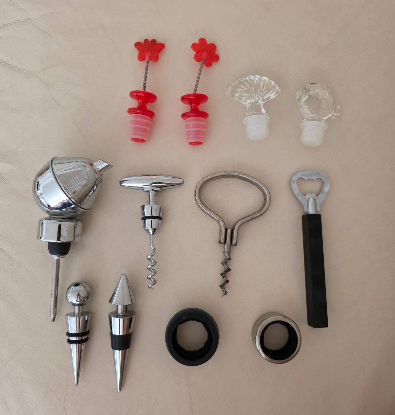 Apribottiglie & Tappi per chiusura: Wein Accessoires Set Flaschenverschluss Korkenzieher Flasche – Usato da Bätterkinden venduto da far_f282