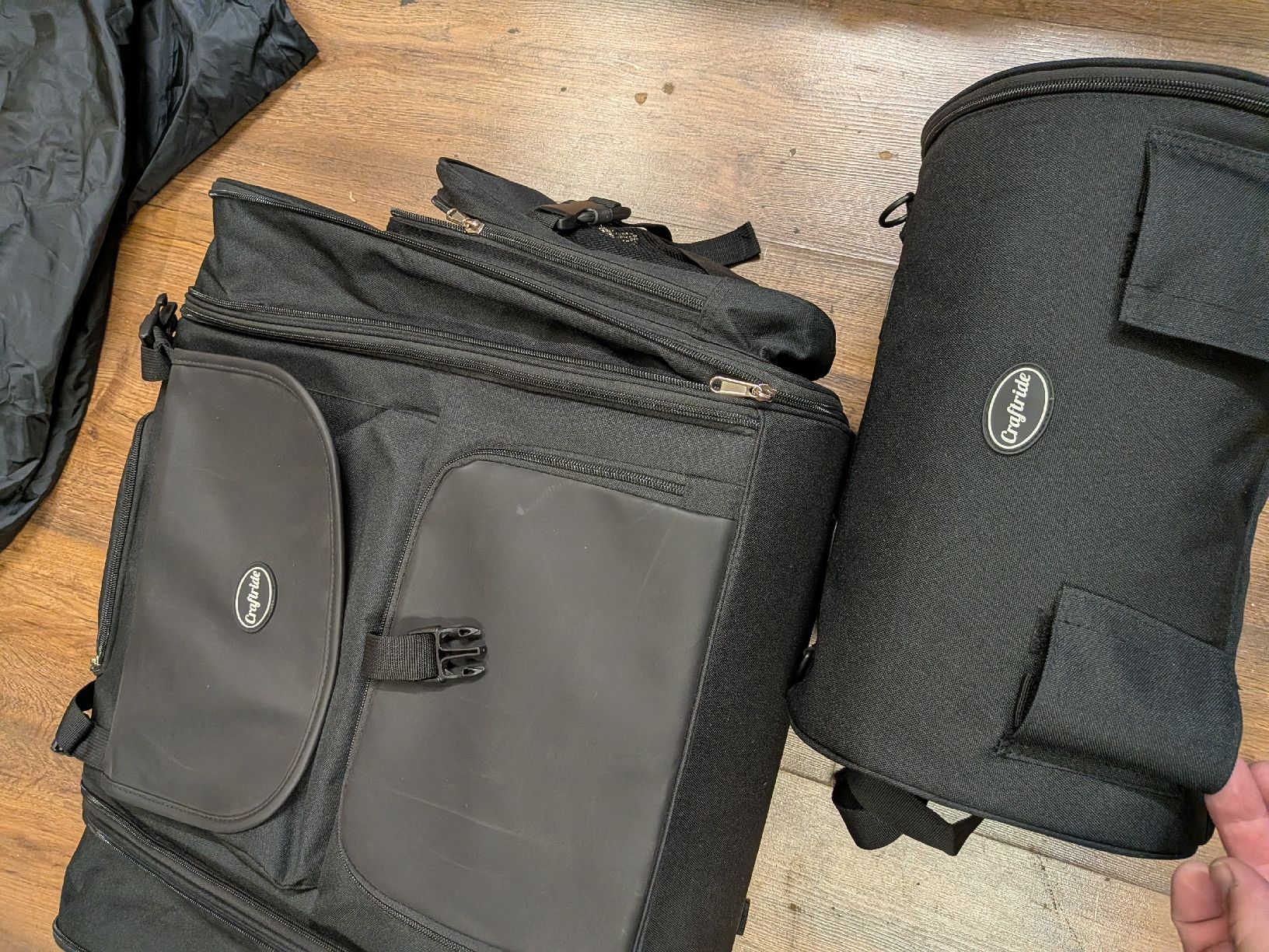 Toutes les pièces détachées moto: Sacs de Sissy bar Harley  – D'occasion à Vuadens par AlainHarley 2
