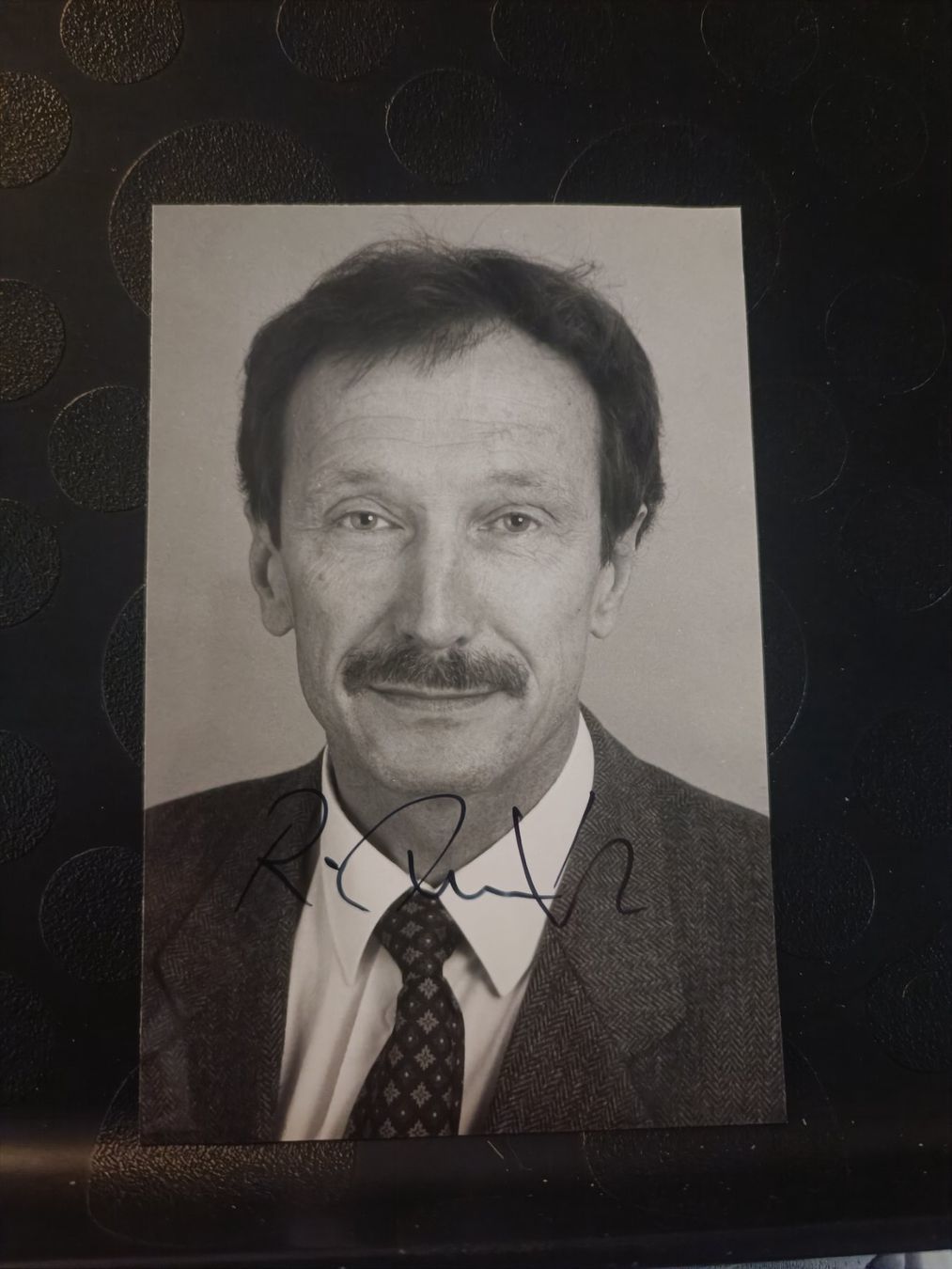 Autografi: Rolf Zinkernagel - Schweizer Nobelpreisgewinner – Usato da Menziken venduto da Artographs