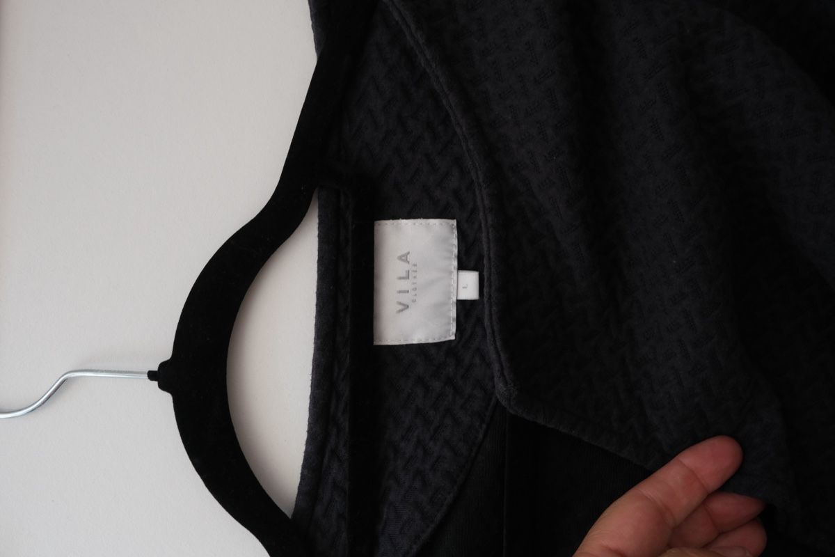 Vila Vestes: Vila jacket black textured open front size L – D'occasion à Walchwil par QLD 1