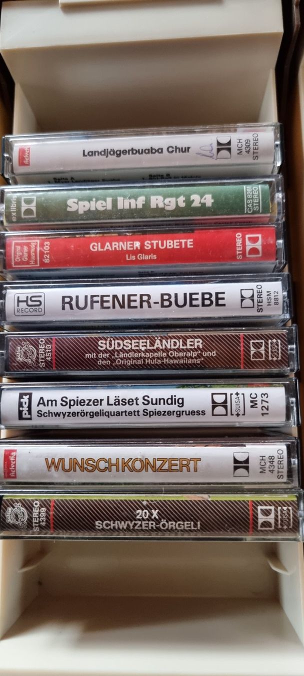 Musicassette: Musikkasetten mit Box Ländlermusik – Usato da Davos-Frauenkirch venduto da KCHrist 2