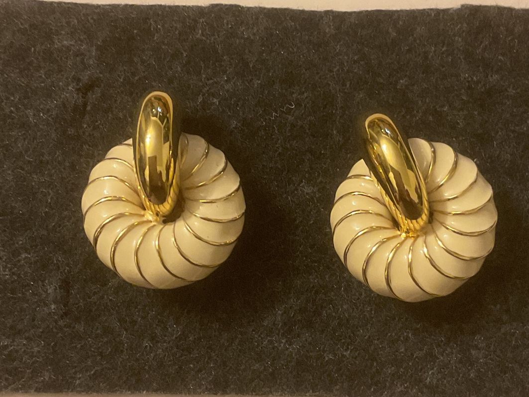 Orecchini pendenti & Orecchini a lobo: Vintage Ohrclips, creme/goldfarben – Usato da Uznach venduto da Ya_x7x6 1