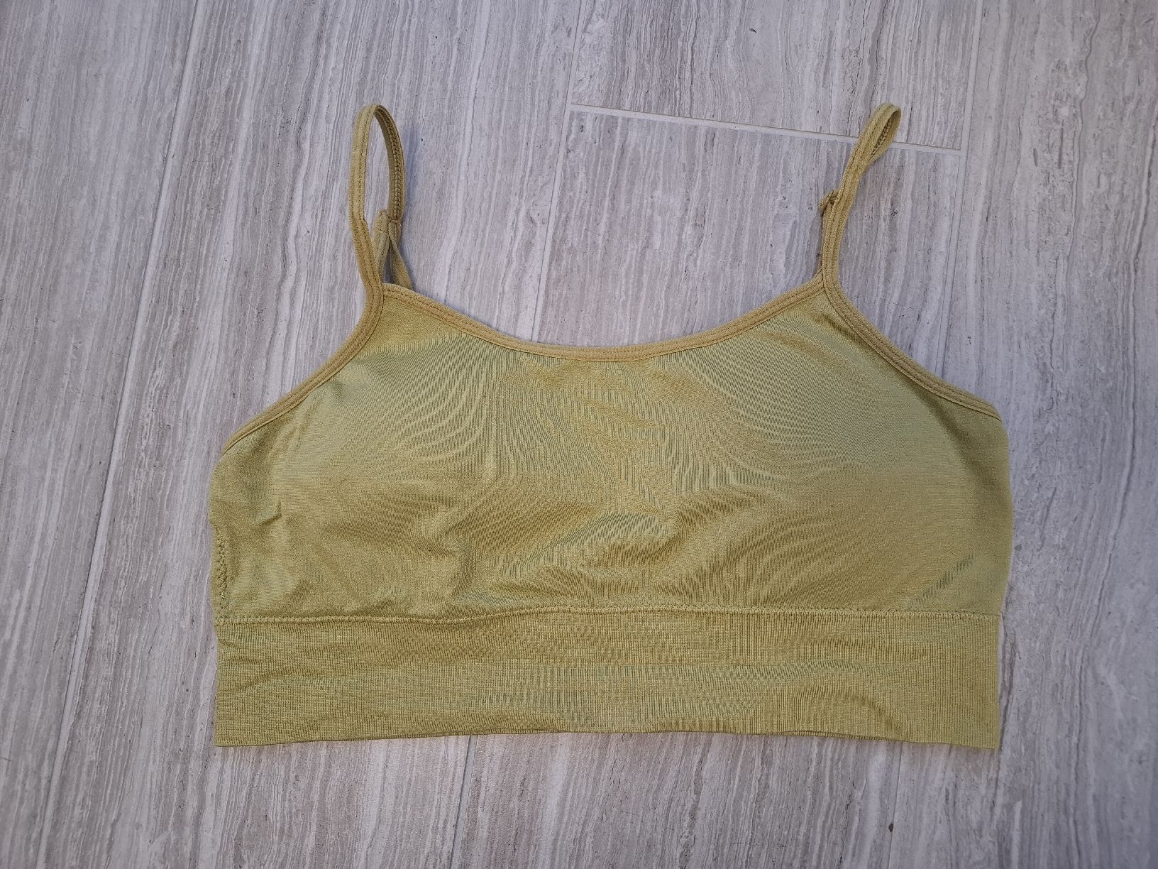 Tops: brassière / top kaki en taille M – Gebraucht aus Ecublens FR von ame_y8tq