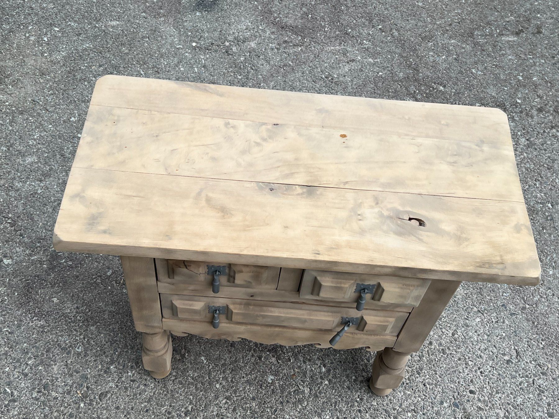 Kommoden: ART 1116-J Petit meuble espagnol sablé – Gebraucht aus Pont-La-Ville von BCMGLEAL 1