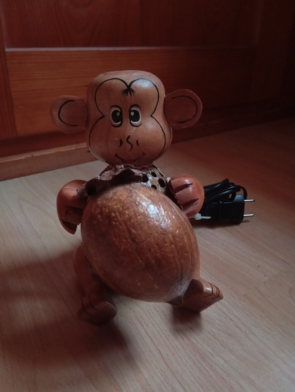 Lampade: Lampe aus Kokosnuss "süsser Affe" II – Nuovo (secondo la descrizione) da Zeneggen venduto da shemesh_