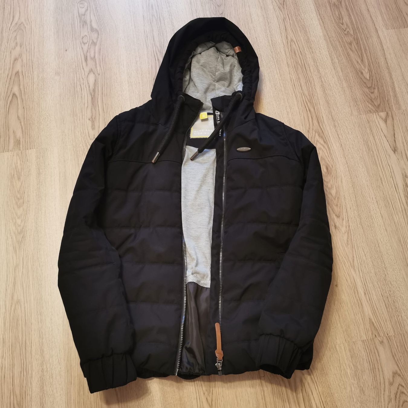 Giacche: Kickin' Damen Winterjacke, Schwarz, Gr. S – Usato da Wil SG venduto da tiv_tnb7
