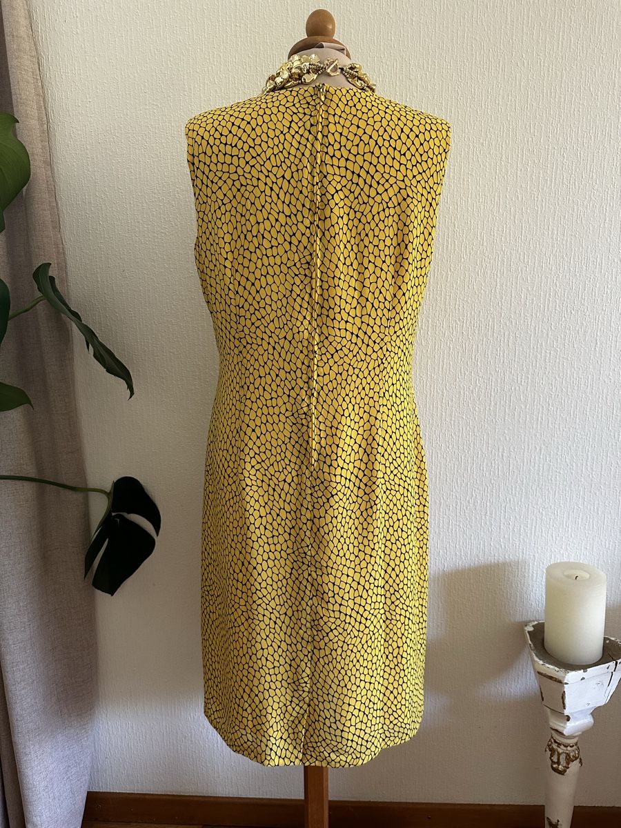 Vestiti: Robe jaune sans manches imprimé serpent taille 40 42 – Usato da Châtelaine venduto da Alexandra.jankowski 2