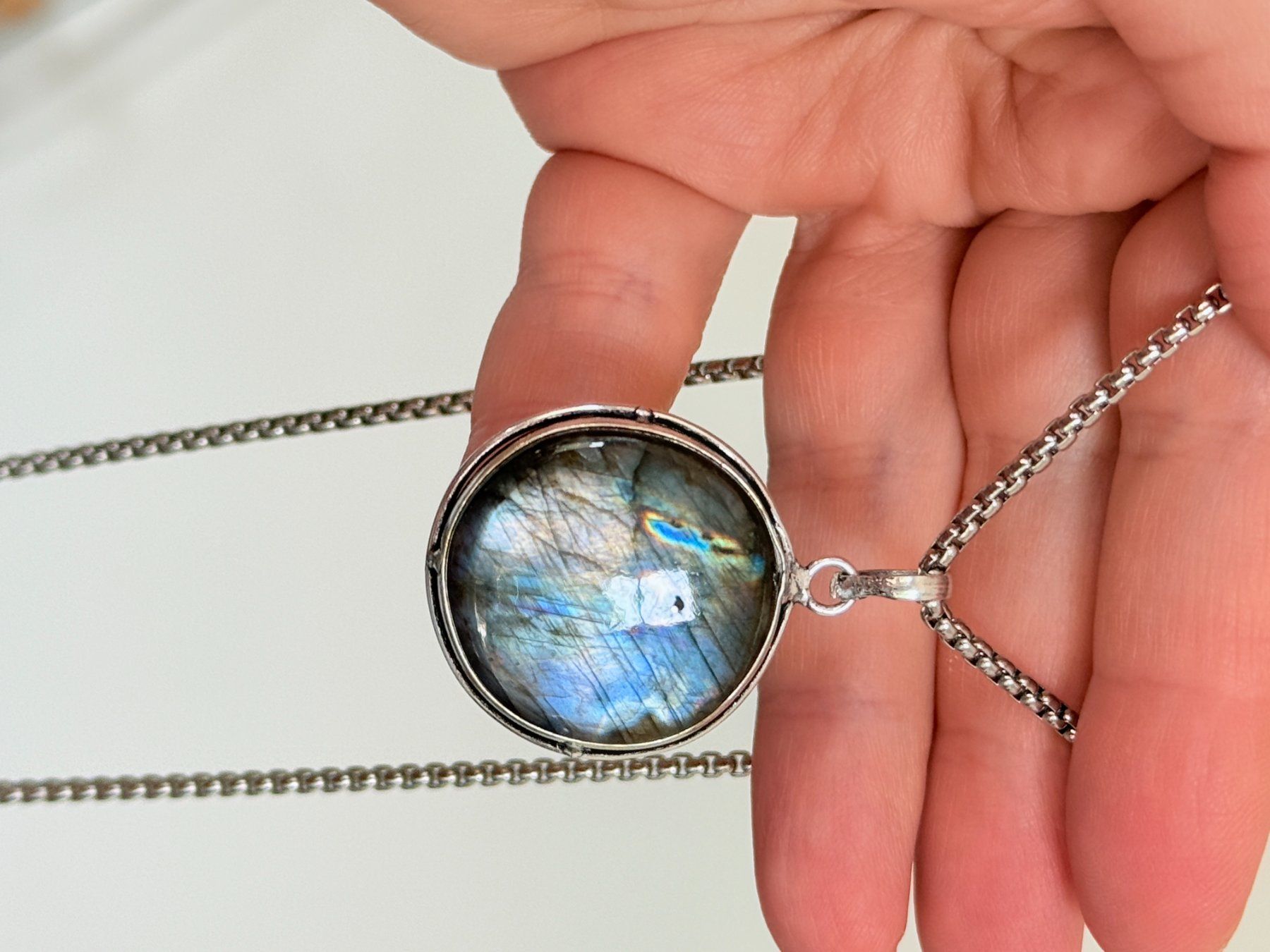 Colliers: Collier labradorite, élégant et tendance ✨ – Neuf avec emballage d'origine à Genève par AWWA 3