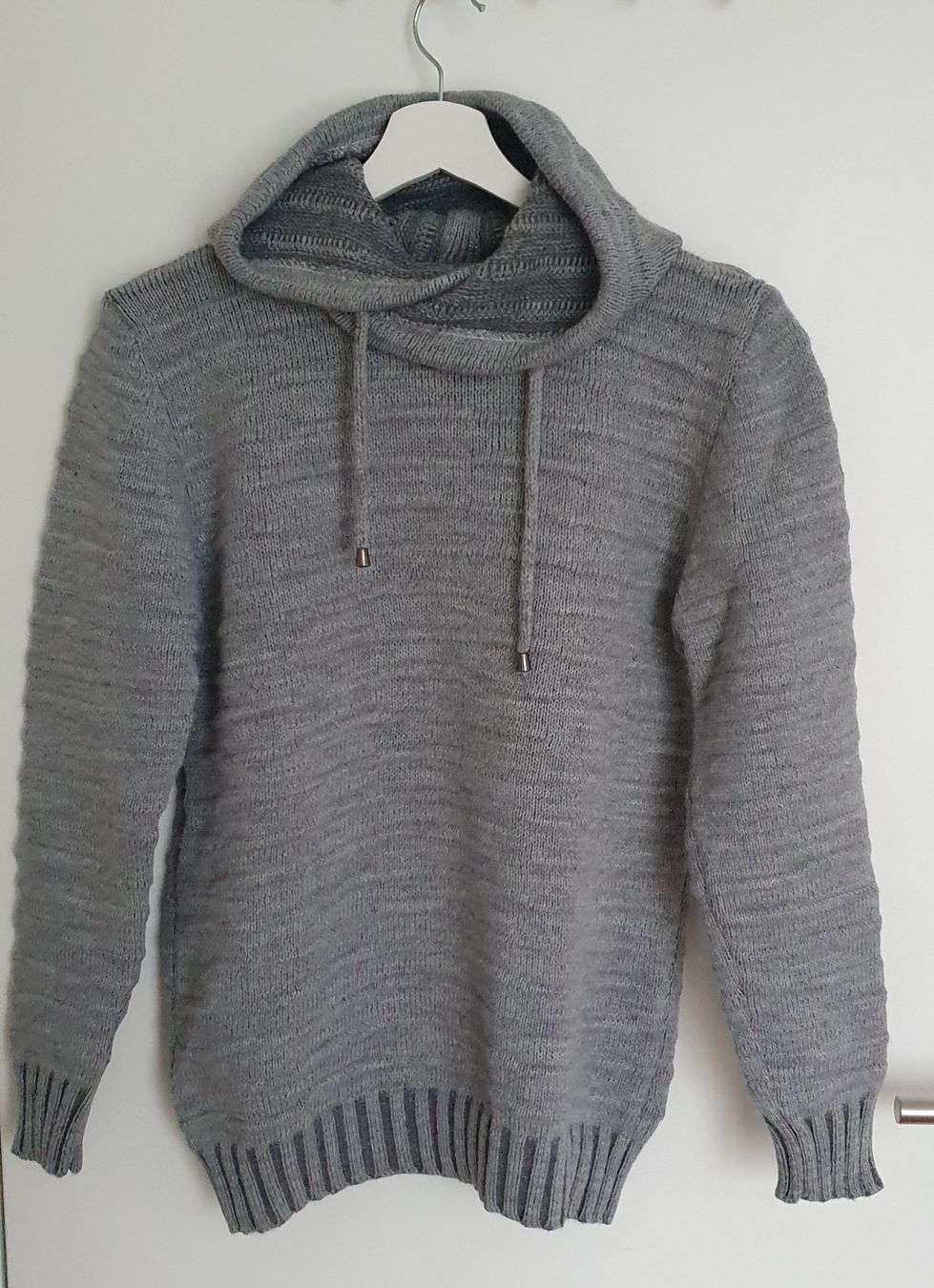 Pullover & Sweatshirts: Strickpullover Grau Gr. L - wenig getragen – Gebraucht aus Möriken AG von Katze110