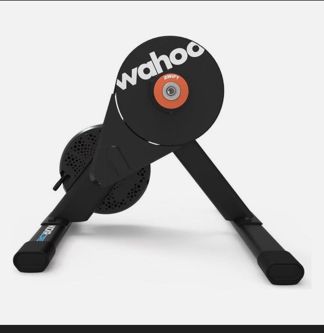 Wahoo Vélos d'appartement: Wahoo KICKR CORE 2 ZWIFT Cog/Click – D'occasion à Zürich par Dezca 3