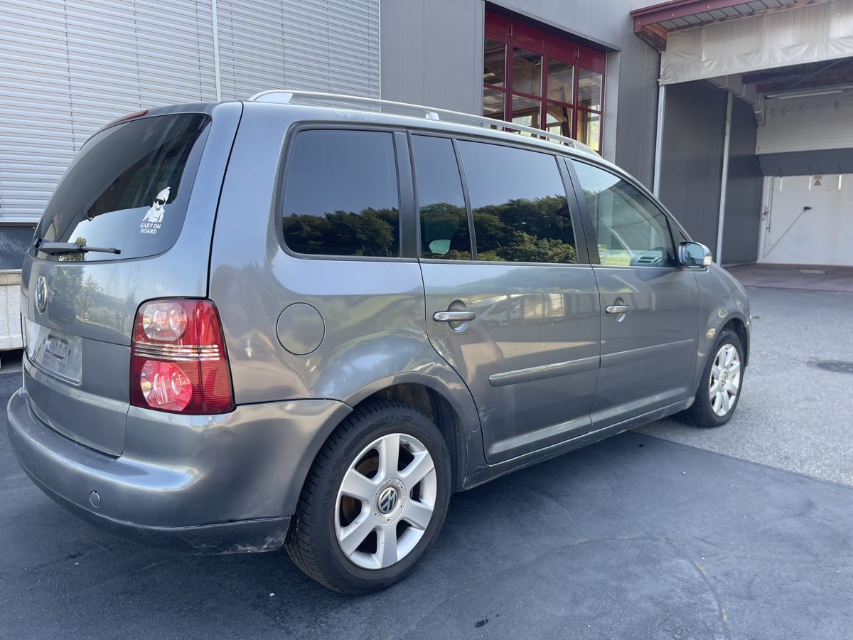 VW Autos: VW Touran 2.0TDI 7 Platz – D'occasion à Spiez par bertula 2