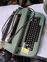 Hermes Schreibmaschine Vintage Retro grün Swiss Made
