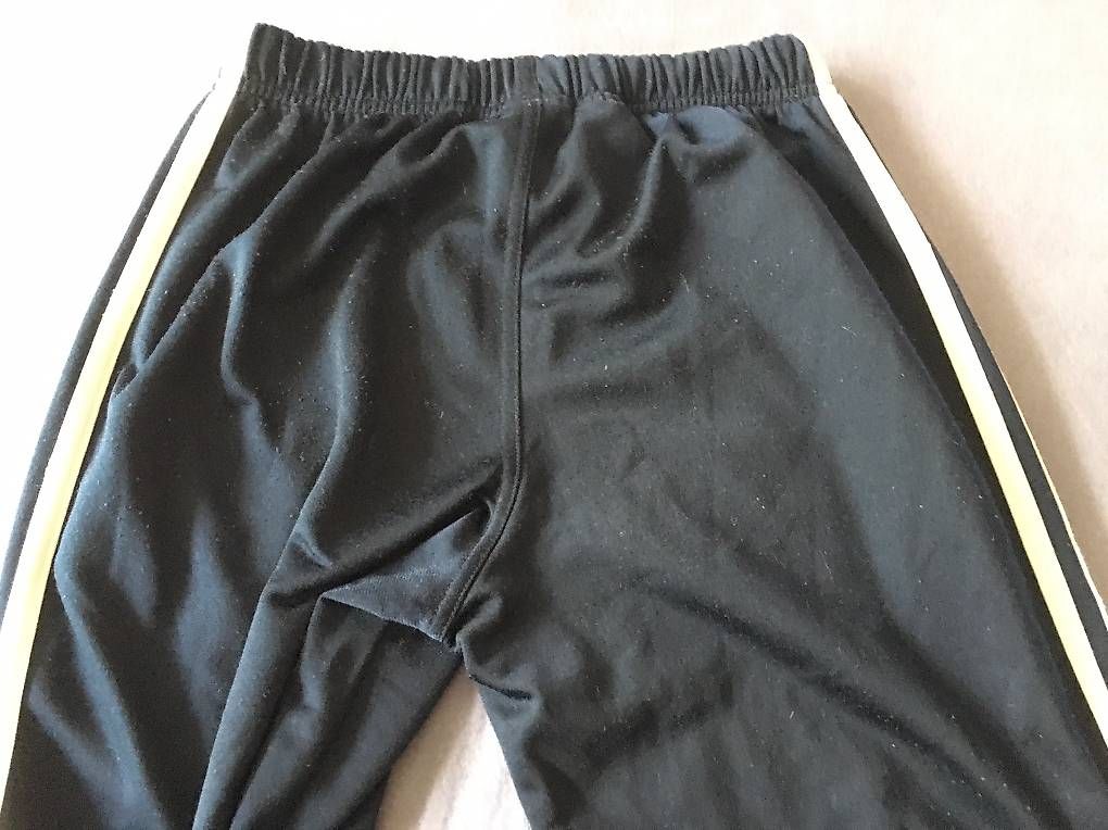 Hosen: Trainerhose Adidas dunkelblau Grösse 152 – Gebraucht aus Rothenburg von Flaeckly 2
