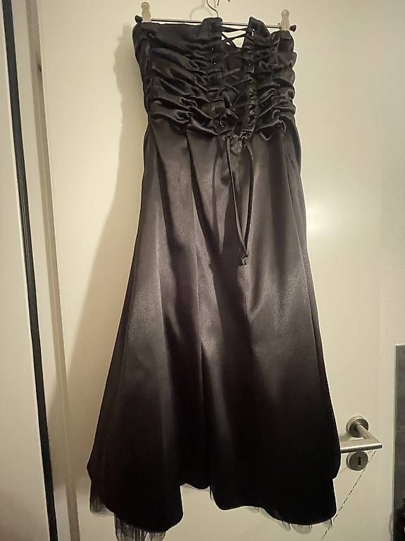 Robes: Schwarzes Ballkleid ca. Gr. 34 – D'occasion à Villmergen par Sabsi92 1