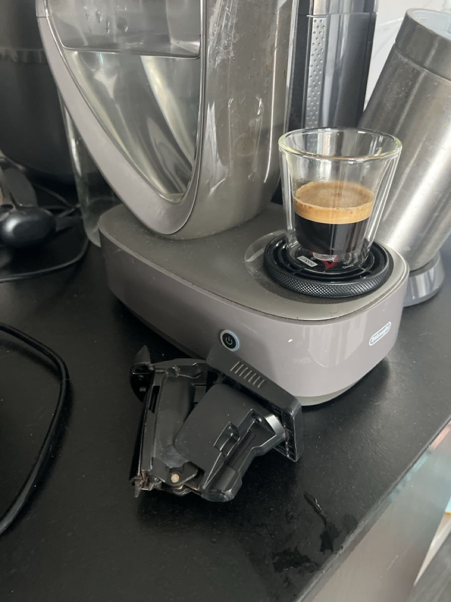 De'Longhi Macchine per caffè & Macchine per espresso: Machine à café DeLonghi Dolce Gusto grise – Usato da Neuchâtel venduto da falbertetti 2