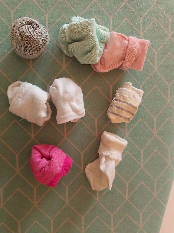 Lotti & Set di vestiti: Kit naissance bonnet gants chaussettes – Usato da Pully venduto da chi_p2rq