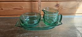 Grünes Glas Set: Zuckerdose, Milchkännchen, Tablett
