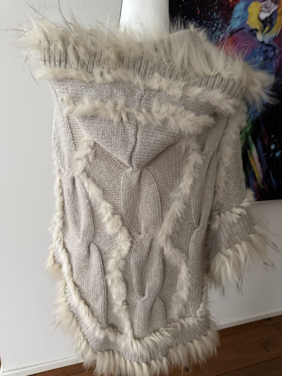 Maglioni & Felpe: Strickponcho mit Echter Pelz Marke  BomBoogie – Nuovo (secondo la descrizione) da Buchs ZH venduto da Automatic007 1