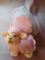 neu: 1x Filzschaf rosa und 1x zum Nachbasteln
