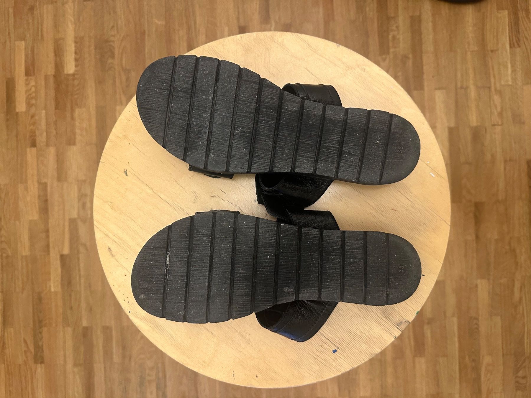 Scarpe da donna: BARBOUR Sandales en cuire – Usato da Basel venduto da kik_ki_05 2