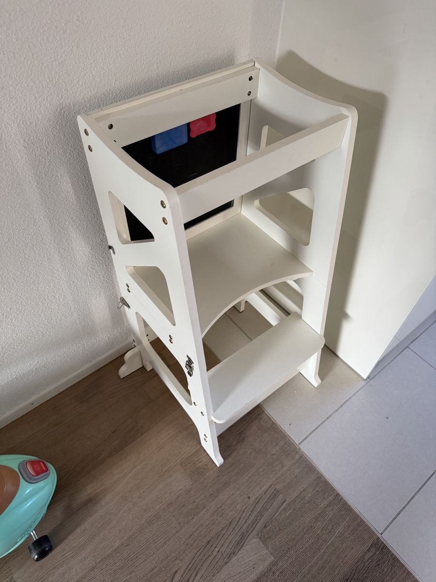 Chaises hautes: Lernturm mit Kreidetafel – D'occasion à Hüttikon par joe_7ckd