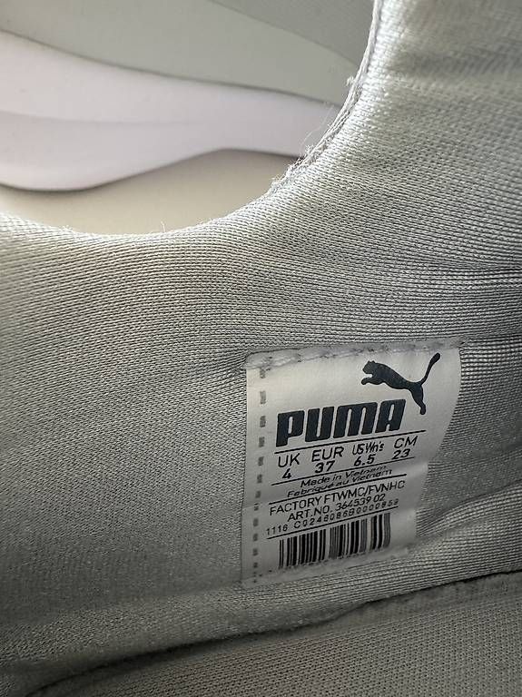 Chaussures femmes: Puma indoor Größe 37 – D'occasion à Therwil par niggidaetsch 2