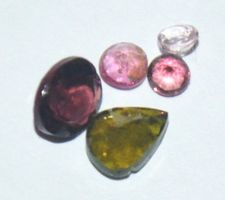 Mineralien Set L-6413– 5 Stück Multi Turmalin facettiert 2-7