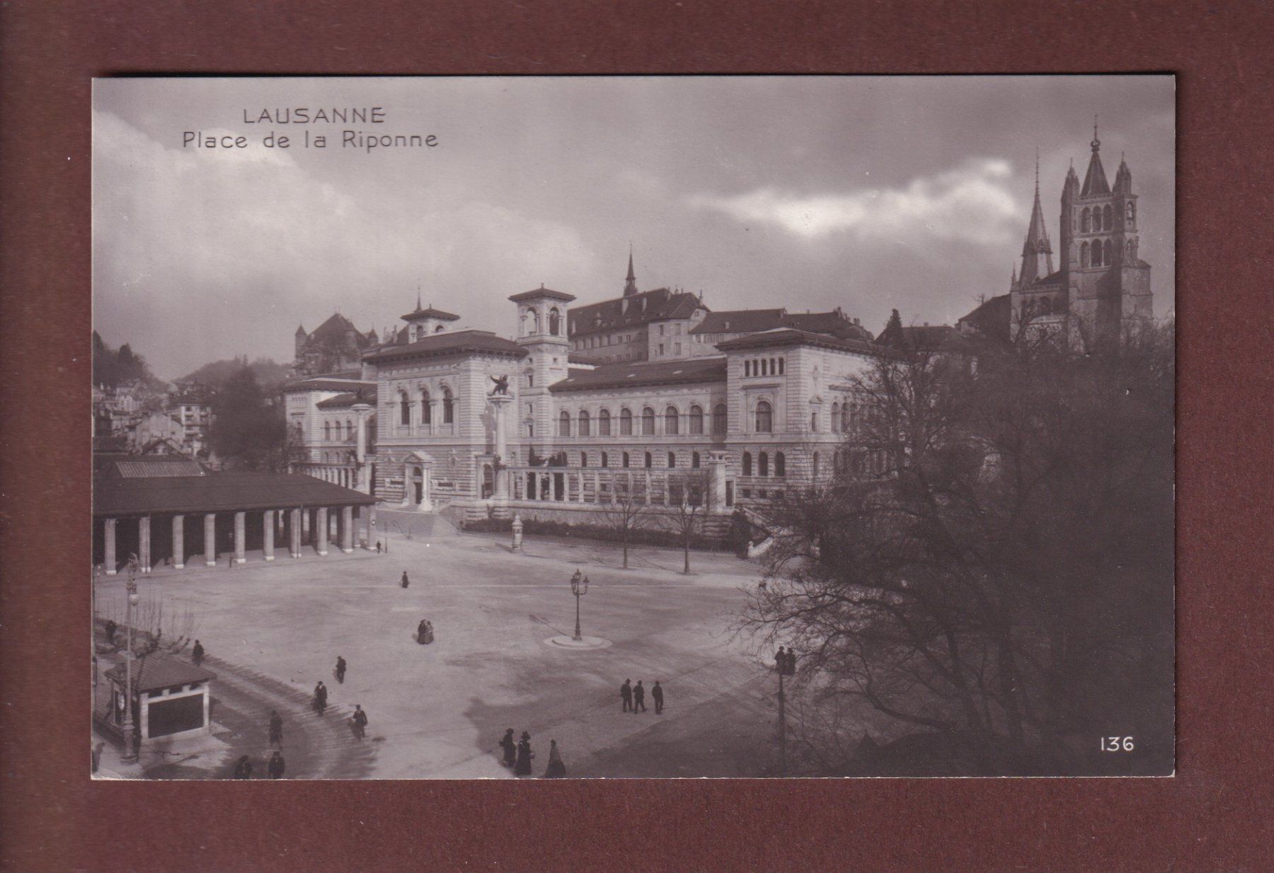 Ansichtskarten: LAUSANNE - Place de la Riponne – Gebraucht aus Pully von nicecards