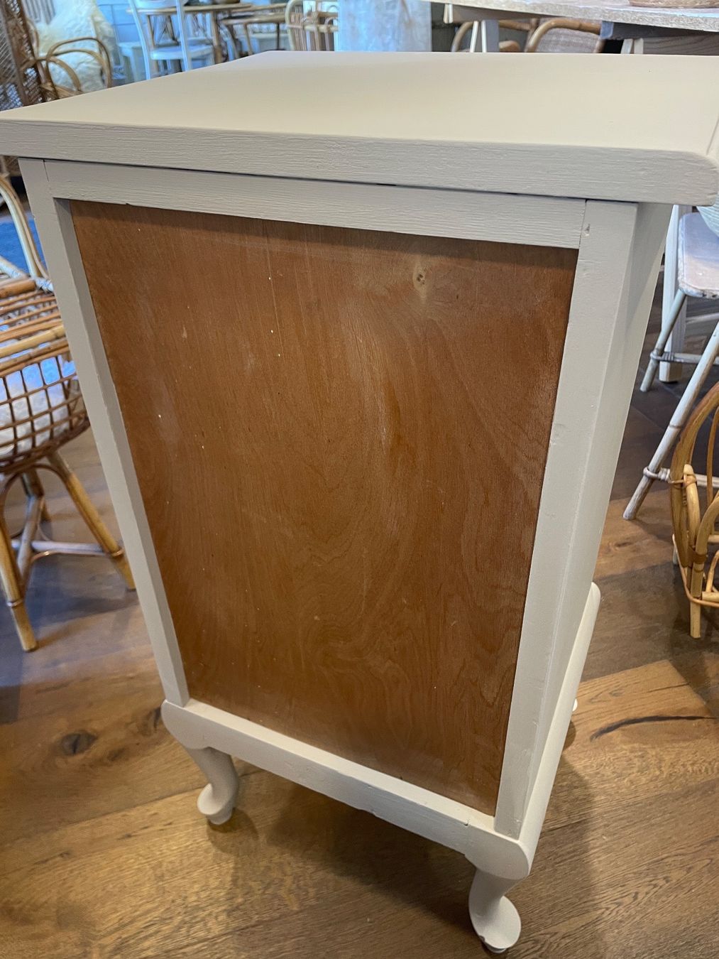 Comodini: Nachttisch hellgrau im Shabby Chic – Usato da Sirnach venduto da dasrosahaus 4