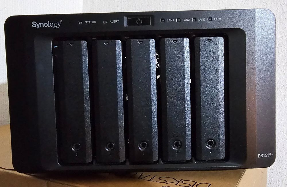 NAS SYNOLOGY DS1515+ (Gebraucht) in Ostermundigen für CHF 250 – mit ...