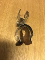 Alter Pumpenhalter mit Ledereinsatz
