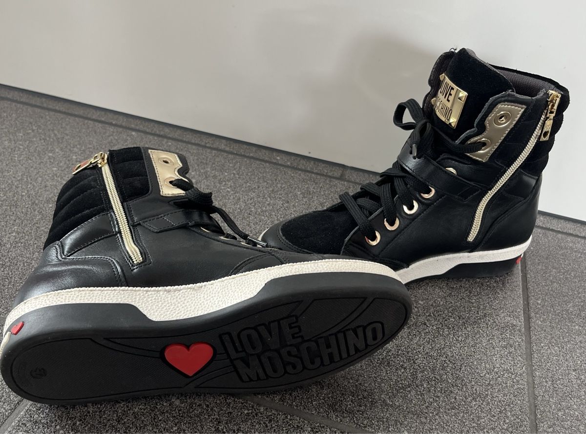 Moschino Scarpe da donna: Nagelneue Moschino Sneaker, Gr. 37 – Nuovo e nell'imballaggio originale da Hünenberg See venduto da spartakus02 4
