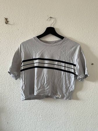 GESTREIFTES CROPPED-T-SHIRT