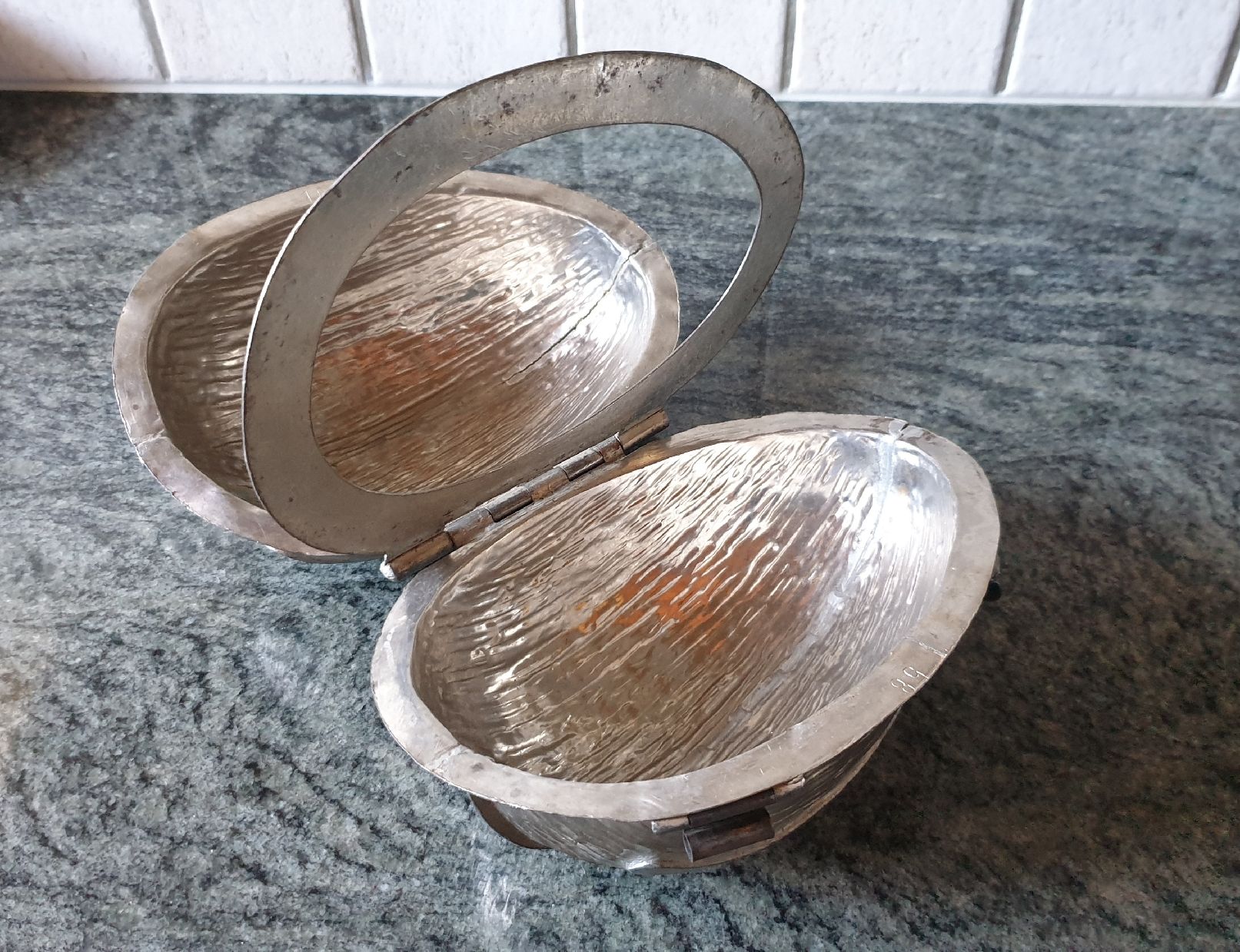 Teglie da forno: ANTIKE OSTEREI - SCHOKOLADENFORM – Usato da Wengi b. Büren venduto da Ot1000 3
