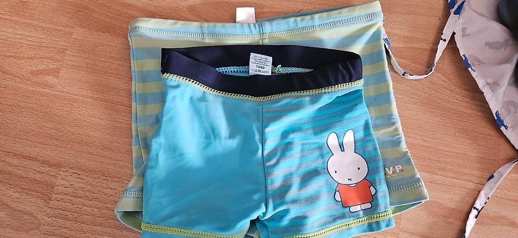 Kleiderpakete & -sets: 2x Badehosen, Sonnenhut, Badeschuhe – Gebraucht aus Buchs AG von Naila.Keinath 2