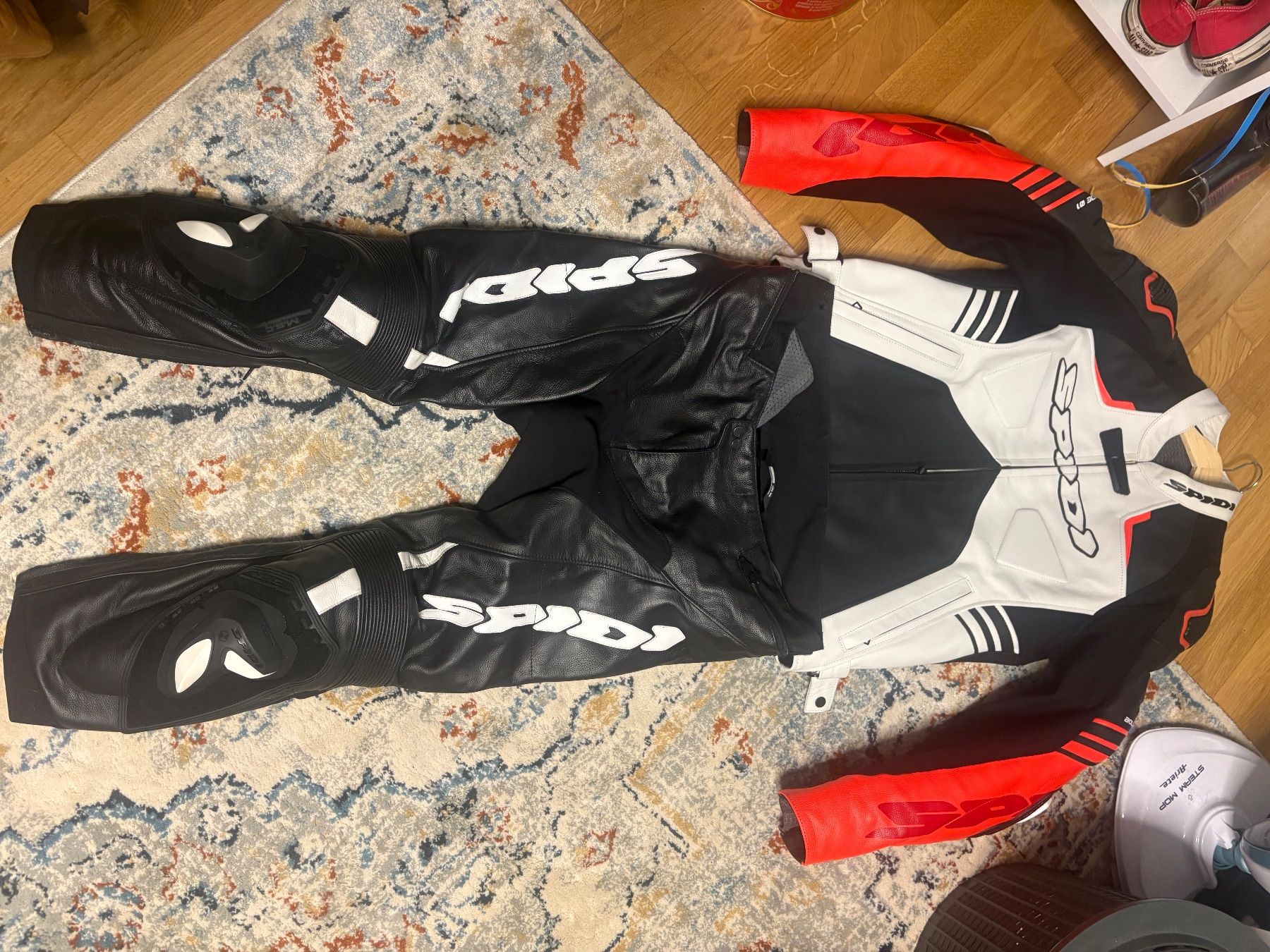 Anzüge: Motorrad 2- Teilig Kombi – Gebraucht aus Tuggen von Ferro007 5