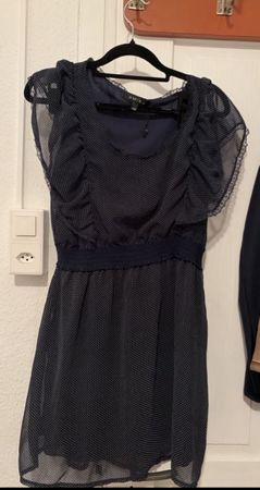 Kleid dunkelblau gepunktet Grösse 38 guter Zustand