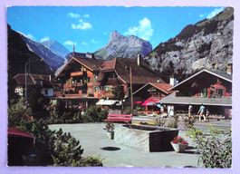 Kandersteg, Dorfpartie mit Brunnen