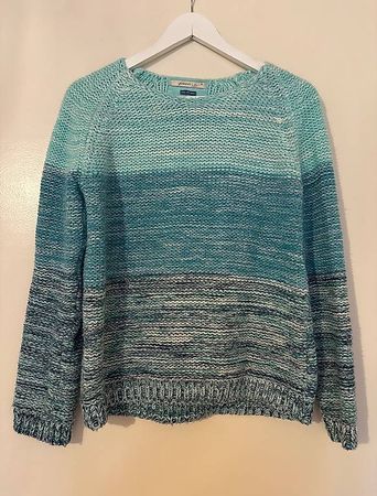 Blauer kuscheliger Pullover