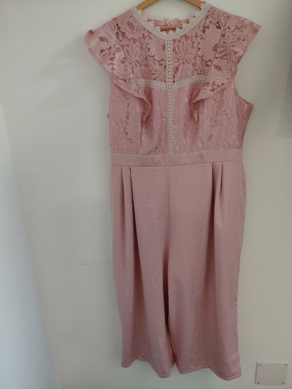 Tute: Jumpsuit mit Spitze rosa – Usato da Basel venduto da whi_5lxt